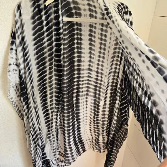 Michael Stars Black and White Dot Pattern OS Swim Cover Up Kimono - Picture 5 of 5